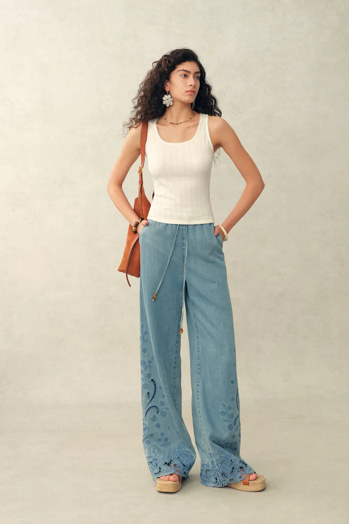 Cloe Inlaid Delicate Lace Tank Top in Hollow Knit