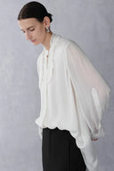 Faustine Bluse mit abnehmbarem Schleifenkragen aus Seiden-Georgette