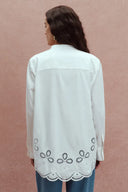 Camisa Jolanda con Bordado Floral y Calados en Algodón Premium