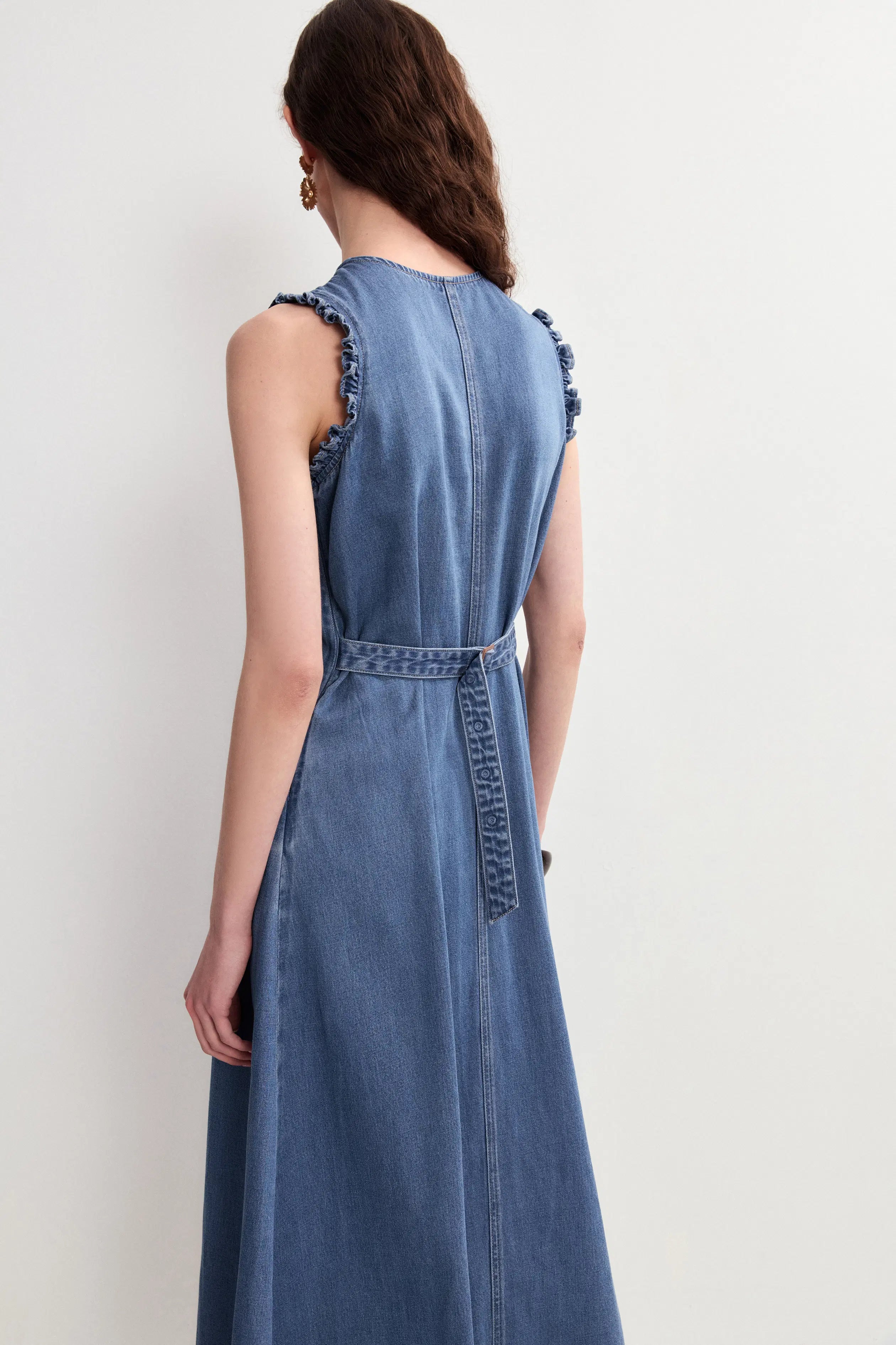 Amelia Scallop Buttoned Cinched Midi Dress in Cotton Linen Denim M