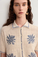 Gracia Besticktes blaues Flora-Kragen-Top und Shorts-Set aus Leinen-Strickmischung