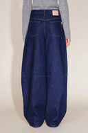 Odelia Vorderseite Flachgenähte Ballon-Jeans aus Leichtem Raw Denim