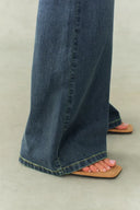 Jeans acampanados estilo francés Sita en denim elástico