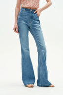 Jeans ajustados bootcut Deni en denim elástico