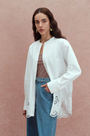 Camisa Jolanda con Bordado Floral y Calados en Algodón Premium