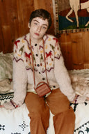 Genevieve Hidatsa Tribal Artwork Inspirierter Pony Fair Isle Cardigan aus Alpaka Mehrfachgarn