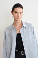 Camisa a rayas con cuello afilado Cynthia en algodón premium