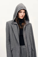 Avery Abnehmbarer Strick-Blazer mit Kapuze und passende Hose aus Merinowolle