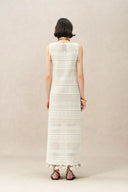 Sibilla Maxikleid mit Mehrfach-Stickerei und Häkelarbeit aus Baumwollstrick