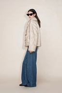 Manteau à col châle avec boutons en corne Faith en fausse fourrure de renard