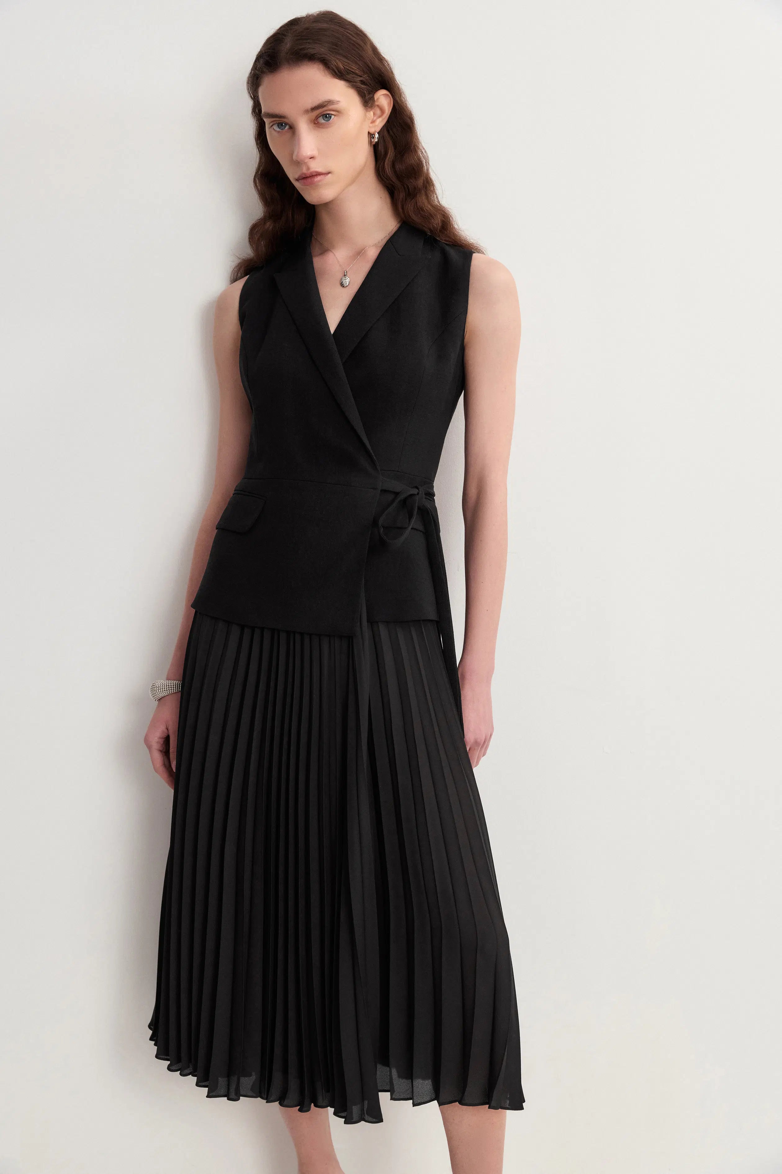 Sherry Sleeveless Pleated Dress –