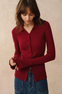 Cardigan ajusté Katia rouge beige à poignets ondulés et col en maille torsadée laine mérinos stretch