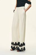 Kari Hose mit Spitzenbesatz aus Acetat-Satin