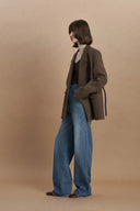 Jean taille haute à ourlet effiloché Vega en denim de coton délavé