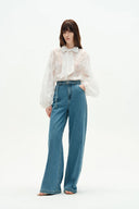 Jeans lavados con cinturón Ella en denim de lyocell