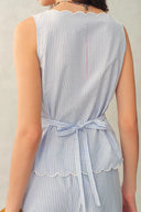 Top sin mangas con encaje, bordado a rayas y diseño Lone en algodón arrugado