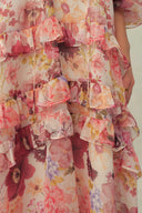 Annette Gestuftes Rüschen Kleid mit Handbemaltem Print aus Transparentem Chiffon