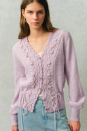 Cárdigan Taro con cuello en V y crochet 3D que ciñe la cintura en mezcla de lana merino y alpaca