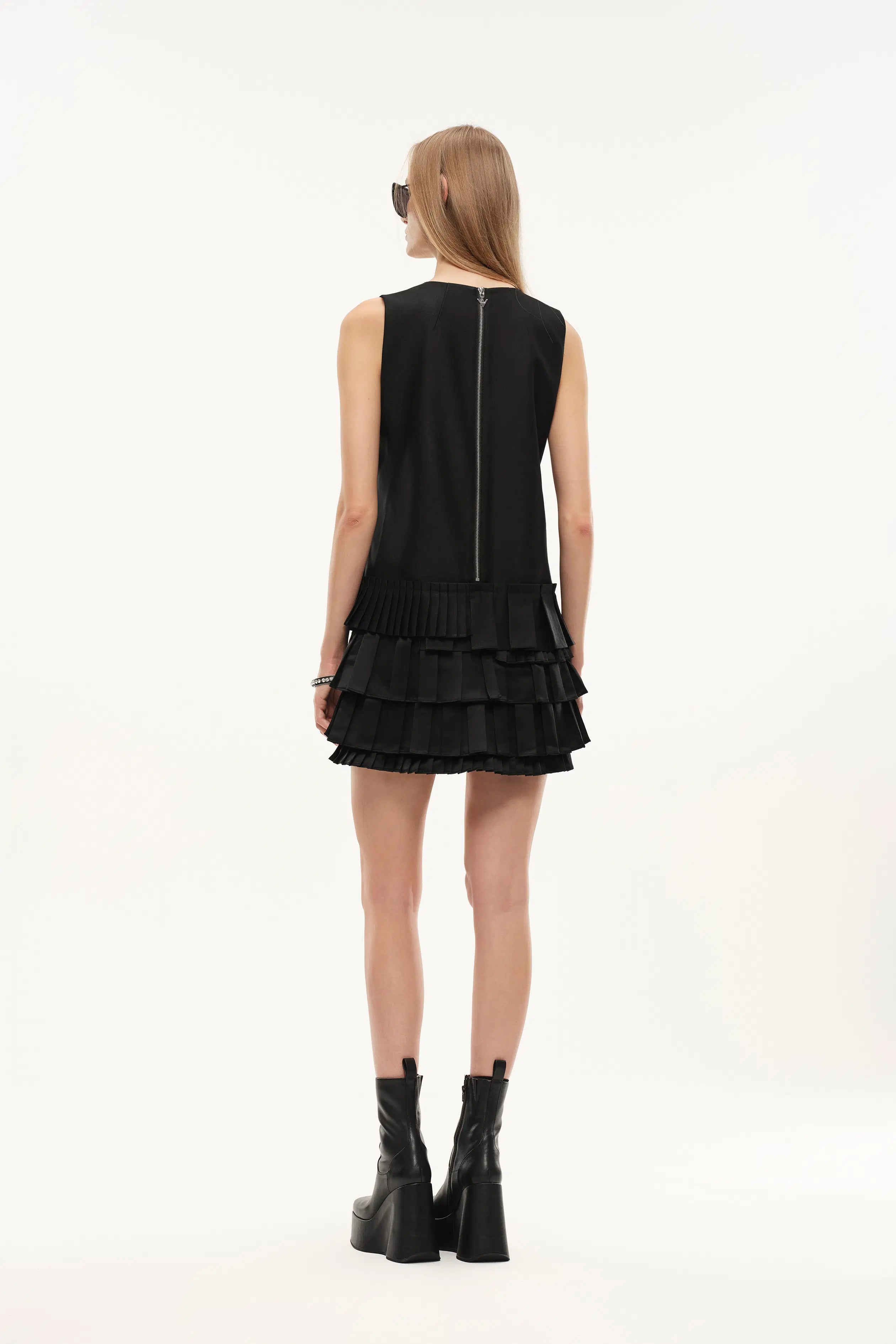 Alice Asymmetric Pleated Hem Sleeveless Dress in Lightweight Blend XL