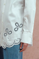 Camisa Jolanda con Bordado Floral y Calados en Algodón Premium