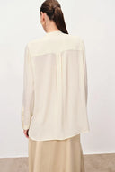 Blusa fluida con lazo Linde en georgette de seda