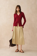 Cardigan ajusté Katia rouge beige à poignets ondulés et col en maille torsadée laine mérinos stretch