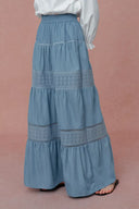 Falda Larga Oluka con Volantes y Calados en Denim Ligero