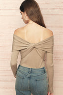 Top in maglia Lyra con fiocco reversibile e scollo a barca