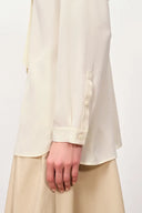 Blusa fluida con lazo Linde en georgette de seda