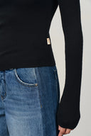 Lumina halbtransparente Rollkragen-Unterziehshirt mit Schulterdetail aus Merinowoll-Rippstrick