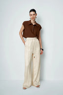 Pantalon texturé Aurora en satin plissé