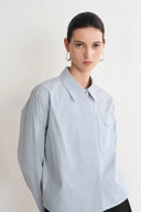 Camisa a rayas con cuello afilado Cynthia en algodón premium