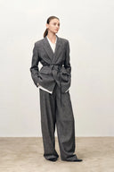 Blazer déstructuré asymétrique à double ceinture Charlie en laine mérinos