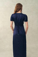 Vestido Carole estilo francés con cuello cuadrado, mangas abullonadas y lunares, en mezcla de satén de seda