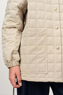 Giacca imbottita leggera Dona con bottoni a pressione dorati opachi in tessuto ad alta densità anti-piuma