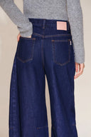 Odelia Vorderseite Flachgenähte Ballon-Jeans aus Leichtem Raw Denim