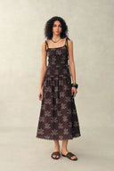 Robe sans manches en coton Eva à épaules nouées, smockée et peinte à la main avec motif floral