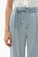 Lucy Light Blue Jeans in Lyocell-Acetate