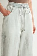 Galaxy Schimmernde Beschichtete Weite Jeans aus Sommer-Denim