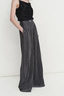 Pantalon ceinturé réfléchissant Vesper en microfibre plissée