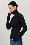 Lumina halbtransparente Rollkragen-Unterziehshirt mit Schulterdetail aus Merinowoll-Rippstrick