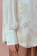 Conjunto a Juego de Blusa y Falda Aniyah con Amapolas Pintadas a Mano en Seda de Doble Capa