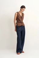 Jeans Vivian con costuras en contraste y bolsillos en denim raw Tencel