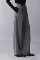 Pantalones casuales con pliegues suaves Mika en mezcla fina de lana