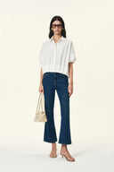 Camicia Claire con spalle scese e maniche a sbuffo asimmetriche in tessuto leggero di lyocell