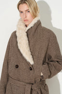 Manteau à chevrons Ruth, ceinturé et taille basse, en 100 % laine