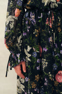 Vestido Granata con estampado pintado a mano y hombros descubiertos en georgette de seda