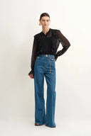 Jeans acampanados con cinturón Elly en mezclilla de algodón color teal