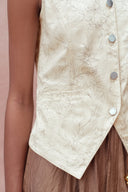 Elodie Getailleerde Denim Vest Top in Cottonseed Hull Denim
