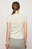 T-shirt sculpté blanc Linnea à volants en coton et maille de laine